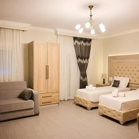 Famissi 3 Aparthotel 4*