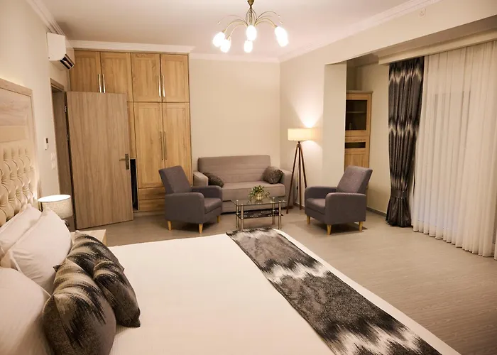 Famissi 3 アパートホテル カランバカ