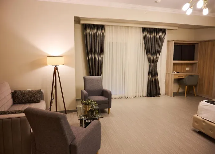 Famissi 3 アパートホテル 4*