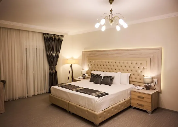 Famissi 3 アパートホテル カランバカ