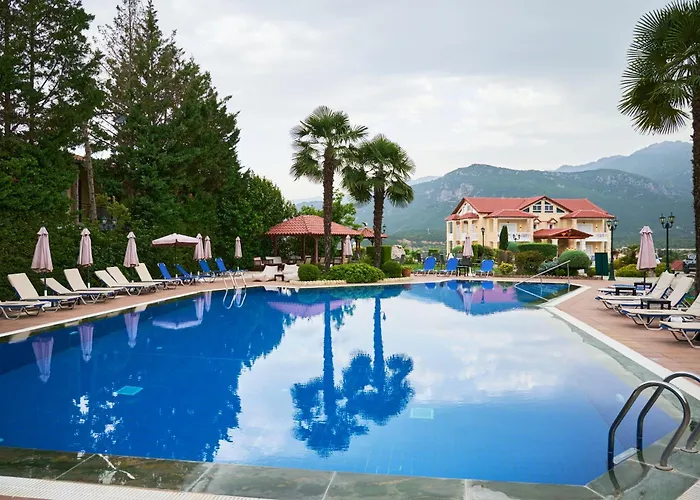 Famissi 3 アパートホテル カランバカ